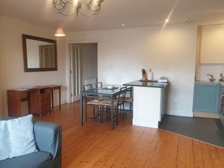 2 Bed Flat, Edinburgh, EH2 - Photo 2