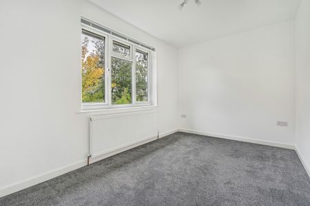 Hyde View Road, Harpenden, Hertfordshire, AL5 4PA - Photo 3