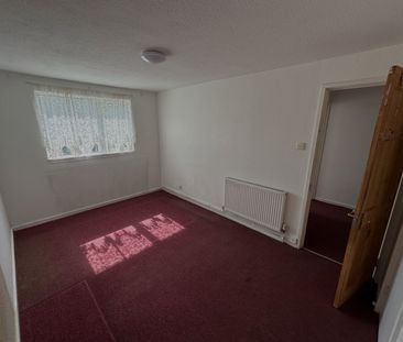 3 Bed Semi-Detached House, Medway Close, CR0 - Photo 5