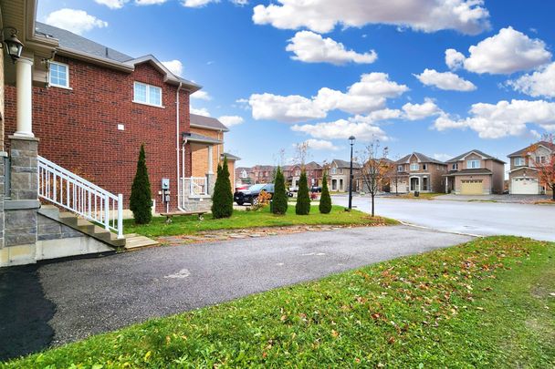 For Lease - 305 Rita's Avenue, Newmarket, Ontario - Photo 1