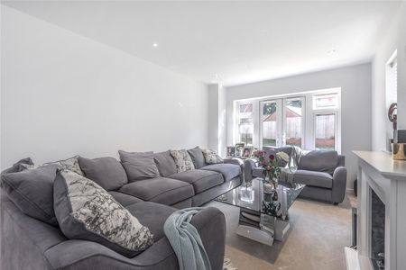 4 bedroom detached house to rent - Photo 2