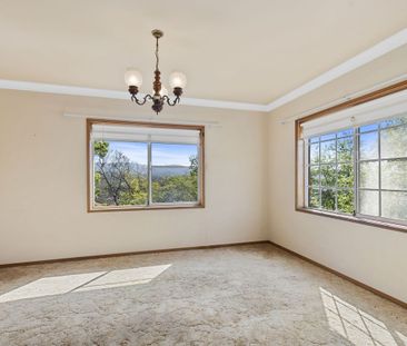 Spacious Family Home with Beautiful Outlook - Photo 3