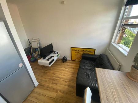 3 bedroom apartment to rent - Photo 2