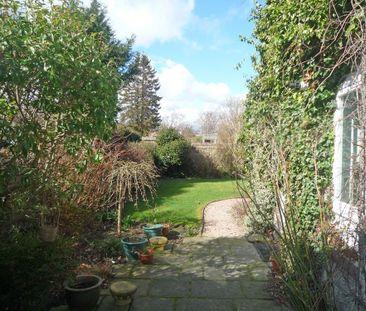 4 bedroom semi-detached house to rent - Photo 2