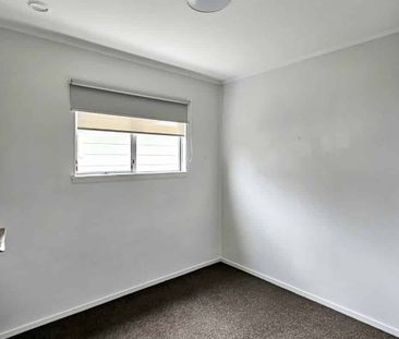 NEW LYNN - 2 Bedroom - Photo 2