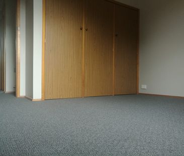 Convenient Family Home - Photo 5