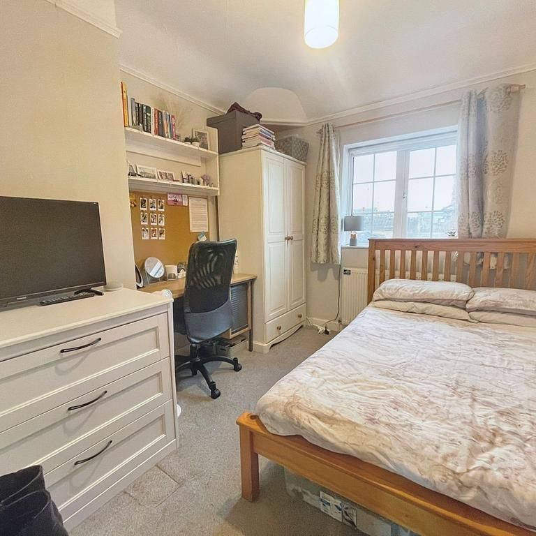 4 bedroom semi-detached house to rent - Photo 1