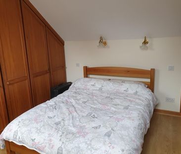 4 Bed Terraced House, Spearpoint Gardens, IG2 - Photo 4