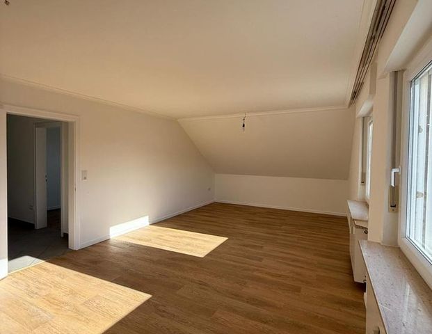 Erstbezug nach Renovierung – 3-Zim.-Dachgeschosswohnung in Löhne - Photo 1