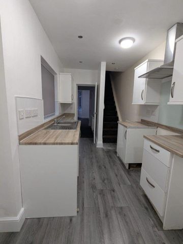 2 bedroom terraced house to rent - Photo 5