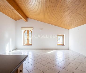 LUMINOSO 3.5 LOCALI MANSARDATO A SIGIRINO - Foto 3