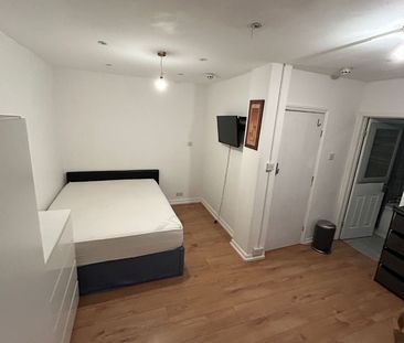Room in a Shared House, Windsor Crescent, HA9 - Photo 4
