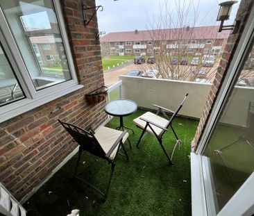 2 bedroom flat to rent - Photo 2