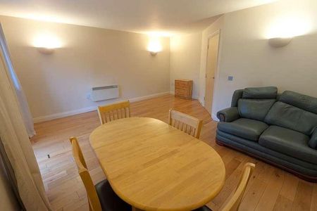 Woking, Surrey, GU22 - Photo 2