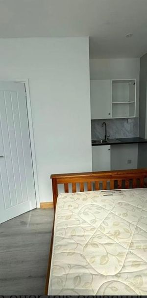 Studio Flat, Manchester Road, E14 - Photo 2