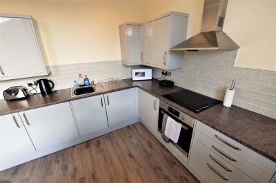 2 bedroom Flat in Otley Road, Leeds - Photo 5
