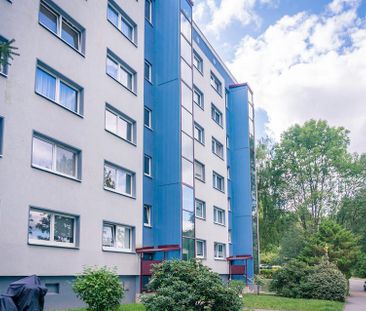 Hier lädt ein großer Wohn-/Essbereich zum Verweilen ein - Foto 1