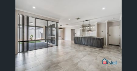 BYFORD - 4x2 - CONVENIENCE MEETS STYLE IN THIS GORGEOUS FAMILY SIZED HOME - MOVE IN READY JUST IN TIME FOR CHRISTMAS! - Photo 2