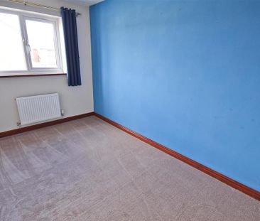 4 bedroom semi-detached house to rent - Photo 5