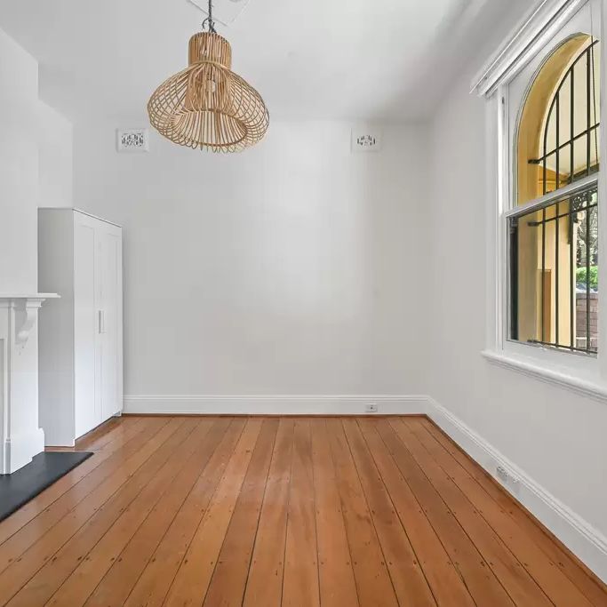 Charming home in desirable location - Photo 1