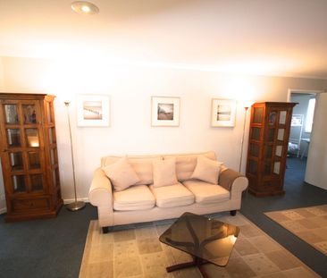 Rivervale Fully Furnished Air-conditioned 3 Bedroom Apartment on Swan River. - Photo 2
