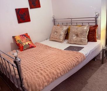 Room in a Shared House, Danescombe, SE12 - Photo 2