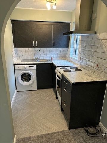 Studio Flat, Waterside Close, IG11 - Photo 3