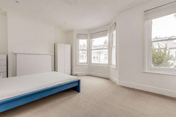 4 bedroom flat to rent - Photo 1