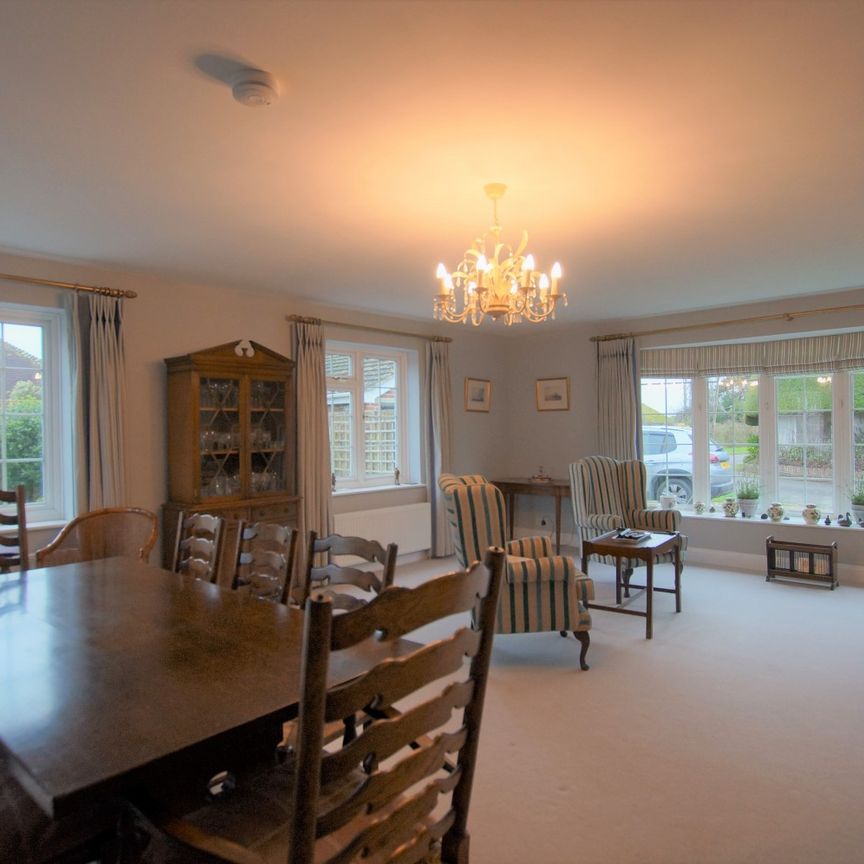 A rare opportunity to rent a lovely three double bedroom bungalow in a cul-de-sac location close to West Wittering beach - Photo 1