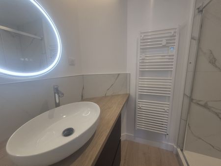 Location Appartement 2 pièces 40m² LILLE 59000 - Photo 2