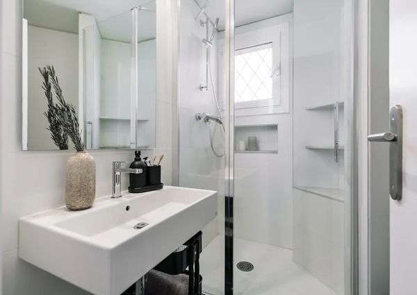 Ronda del General Mitre, Barcelona, Catalonia 08022