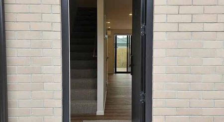 Modern 2BR Townhouse in Sydenham - Photo 5