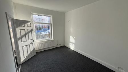 4 bedroom terraced house to rent - Photo 3