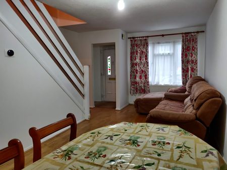 2 Bed Terraced House, Rufford Close, HA3 - Photo 4