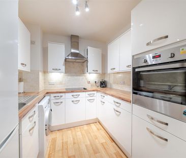 Greenacres Lodge, Warlingham - Photo 2