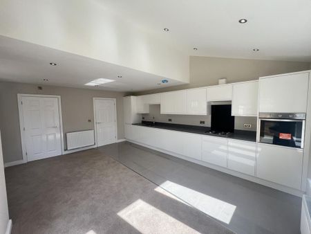 3 bedroom semi-detached house to rent - Photo 2