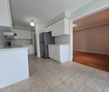 For Lease - 137 Hartford Crescent, Newmarket, Ontario - Photo 6