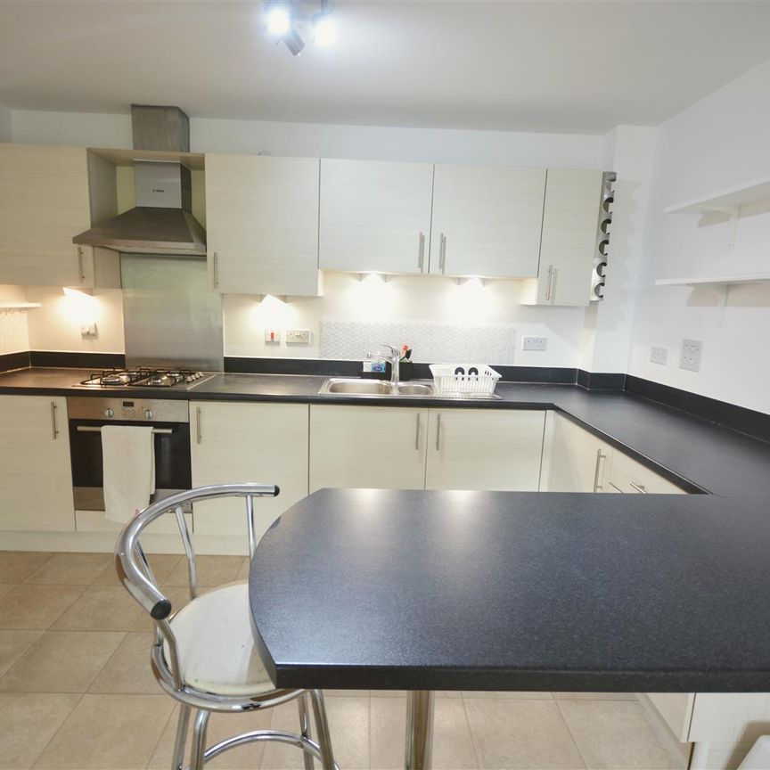 Dalmeny Way, Epsom, Surrey, KT18 7DD - Photo 1
