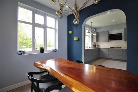 4 bedroom semi-detached house to rent - Photo 4