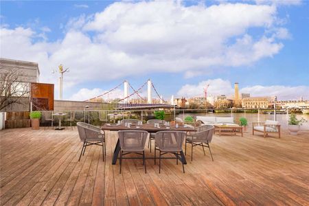 A sensational two bedroom apartment in a popular riverside development by Chelsea Bridge. - Photo 4