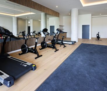 One Bedroom Apartment with Panoramic Views! - Photo 2