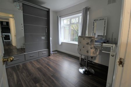 Trevor Close, Northolt, UB5 6ND - Photo 2