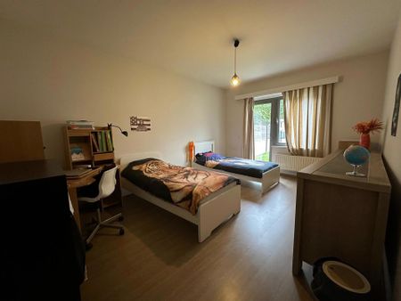 Gelijkvloers 2 slaapkamer appartement met tuin en garage. - Photo 4