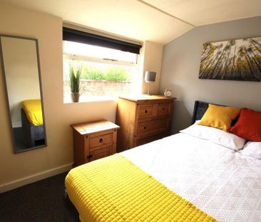 1 bedroom in a house share to rent - Photo 2