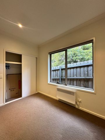Strathmore - Photo 2