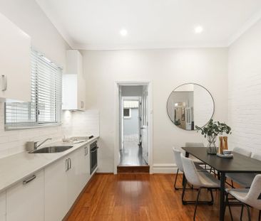 Three-bedroom home in great location - Photo 2