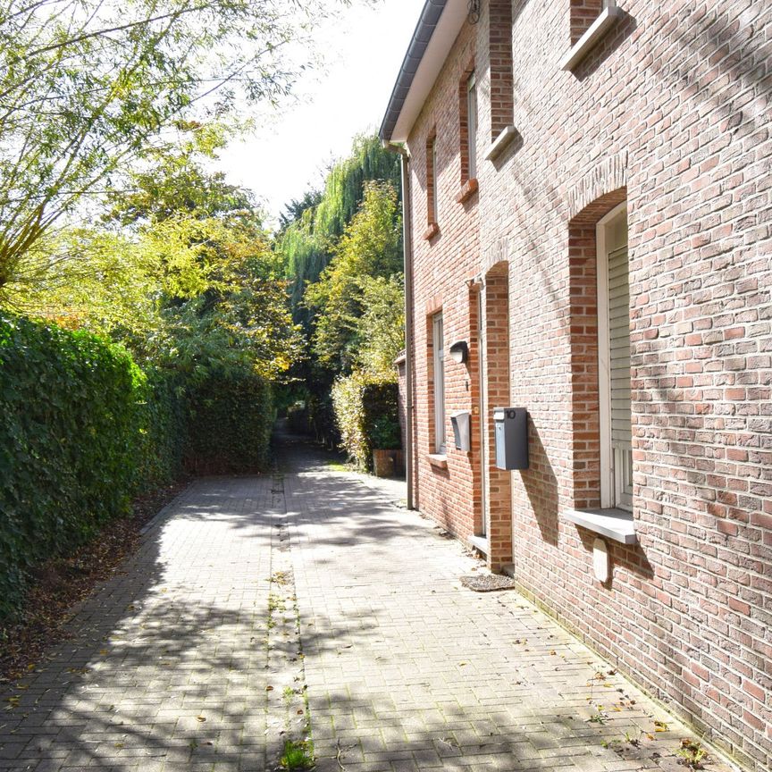 PITTORESK EN RUSTIG GELEGEN RUIME WONING CENTRUM RUMBEKE - Photo 1
