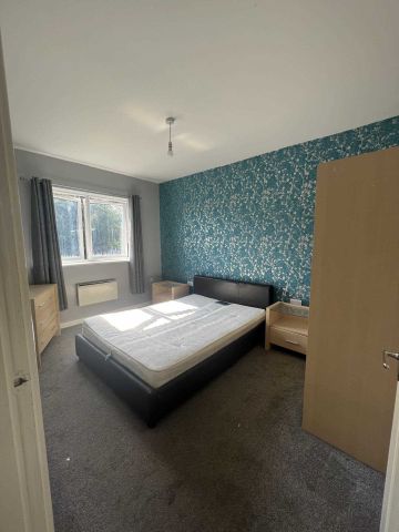 Prescot, Prescot - Photo 2