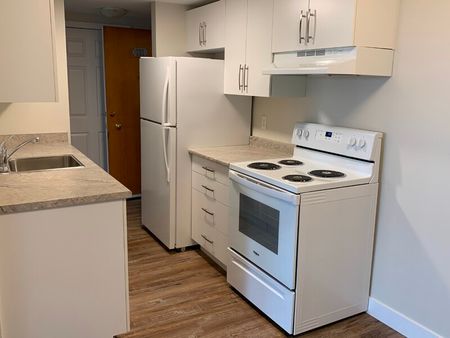 Heritage – 1 Bedroom with Large Patio! - Photo 3