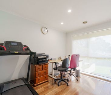 3 BEDROOM HOME IN CRANBOURNE WEST! - Photo 6